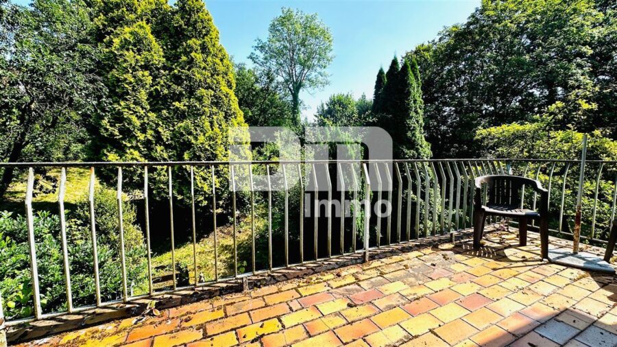 Herrschaftliches Ein- /Zweifamilienhaus BJ 1949 mit großem Garten in Traumlage - OG / DG Balkon